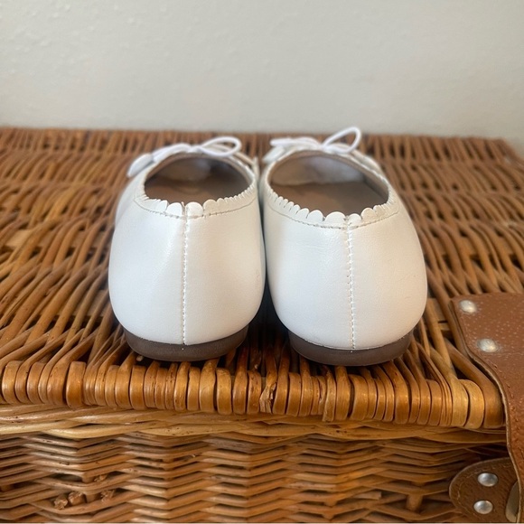 Elephantito Ballet Flats Toddler Girl Sz 10 White Leather Scalloped Ballerina - Picture 5 of 8
